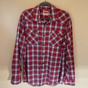 Wrangler Men's Button down long sleeve shirt, Red plaid, size XL